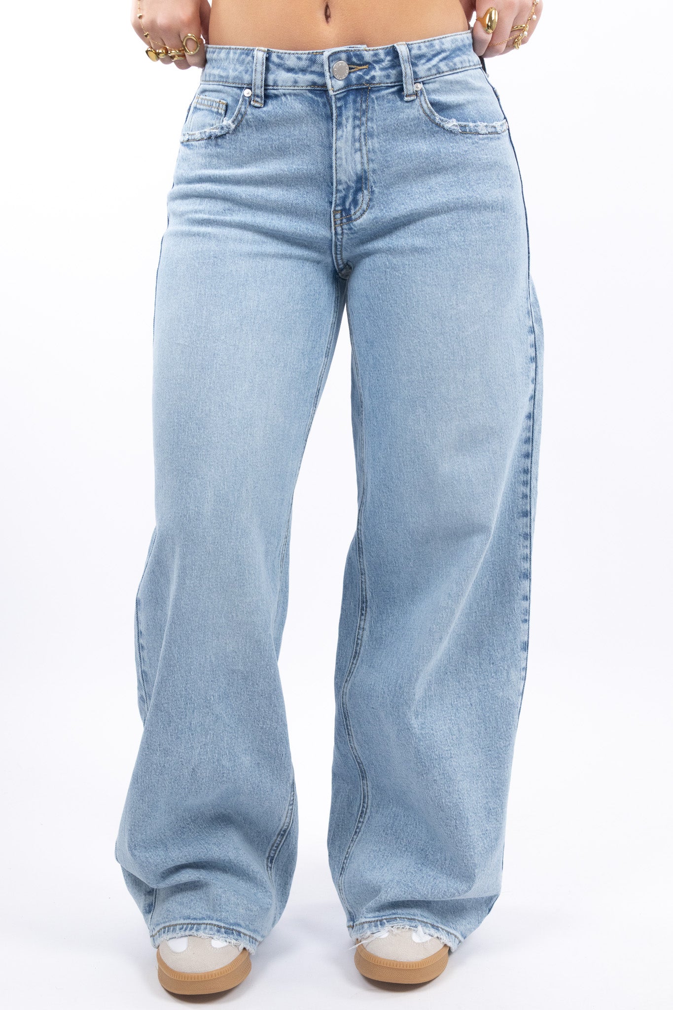 Baggy Fit Wide Leg Jeans - Image 10