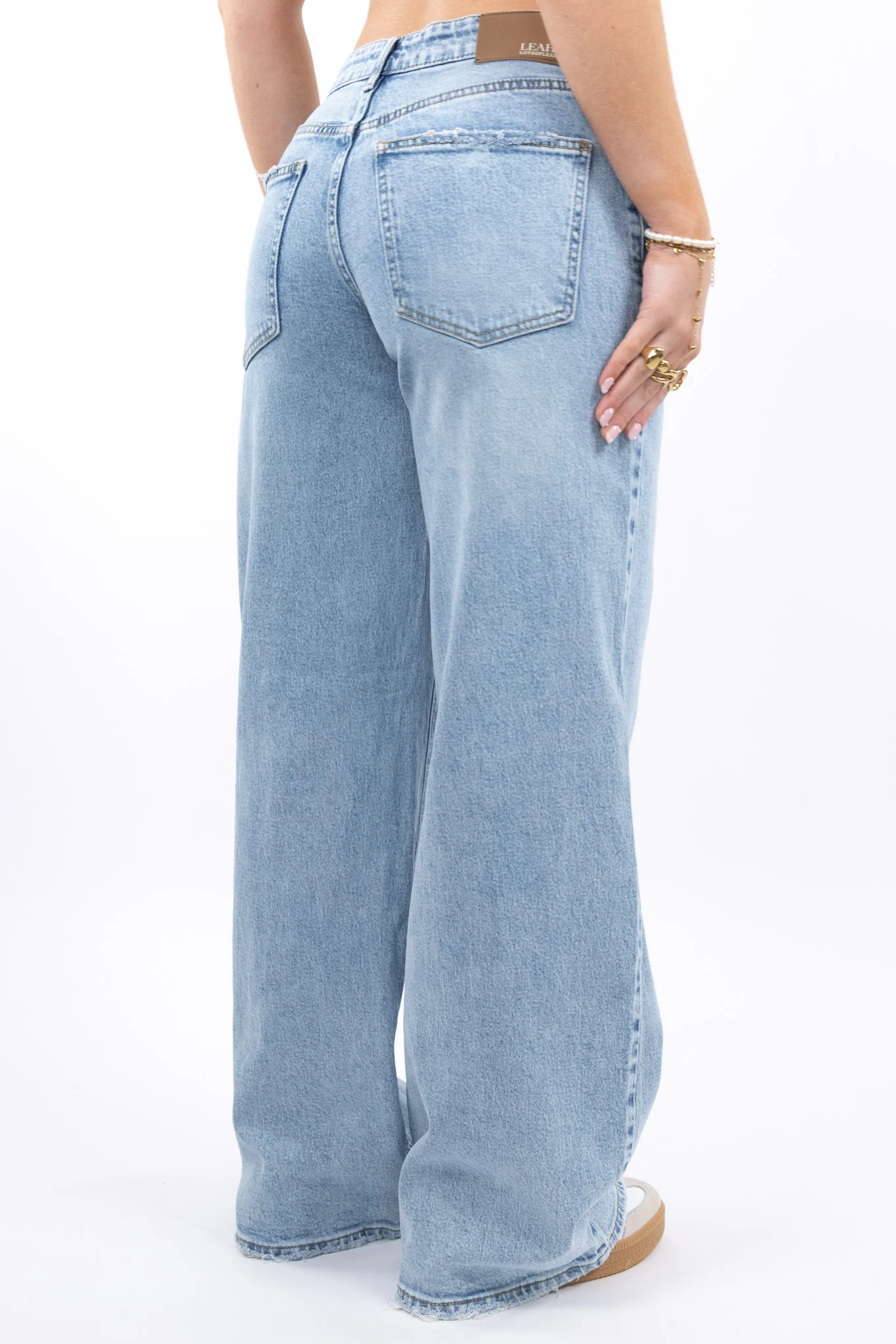 Baggy Fit Wide Leg Jeans - Image 9