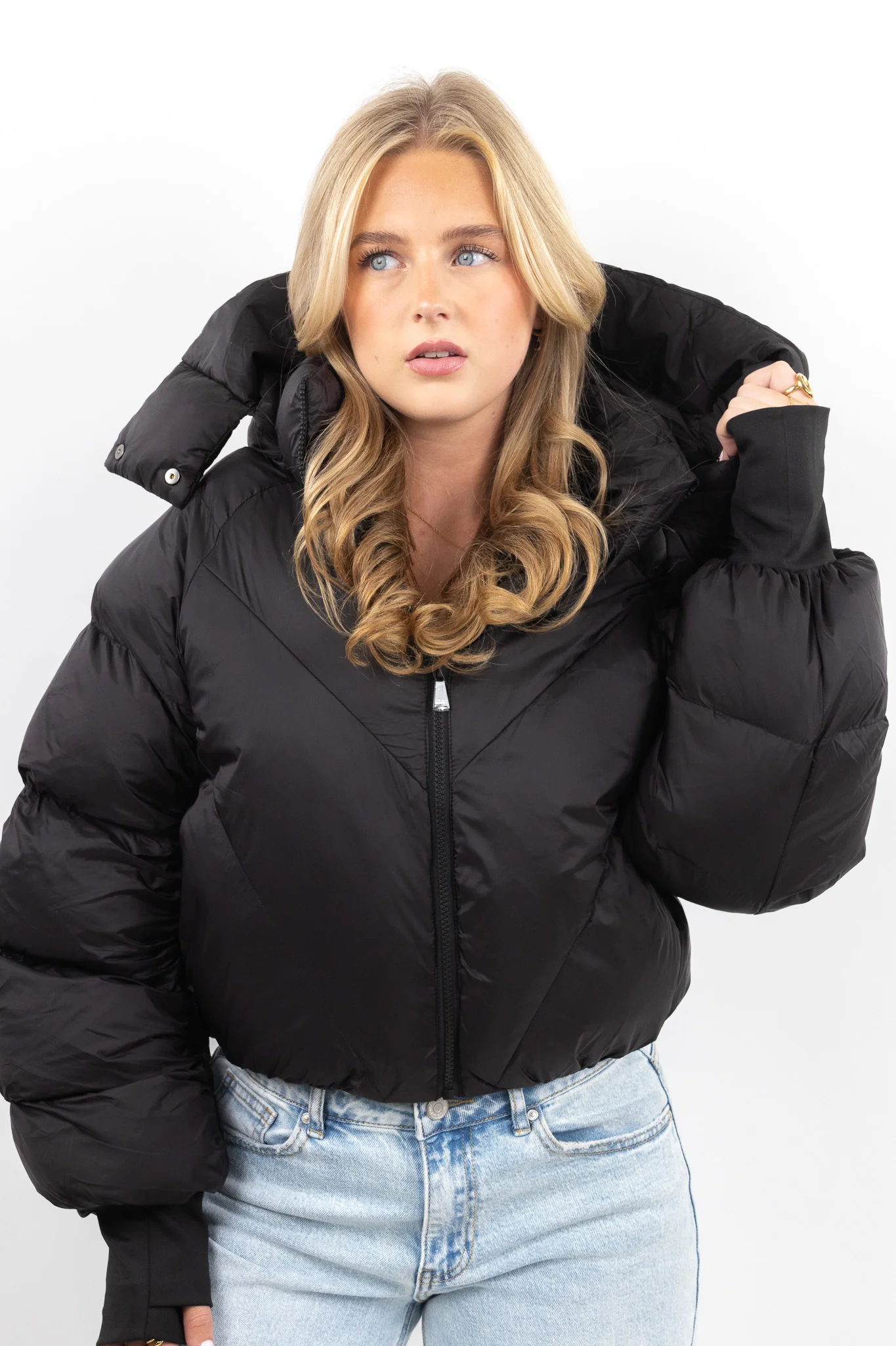 Cropped Puffer Jacket - Image 15