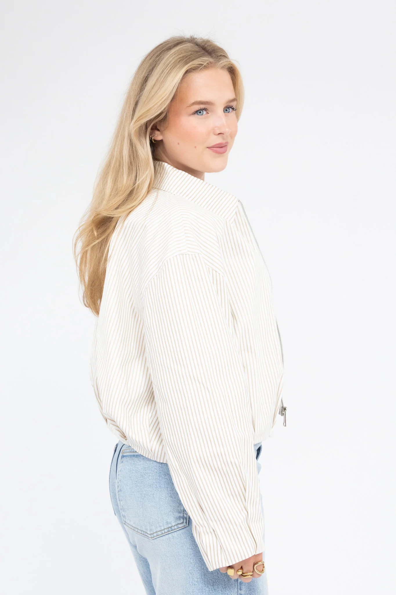 Cropped Stripe Jacket - Image 11