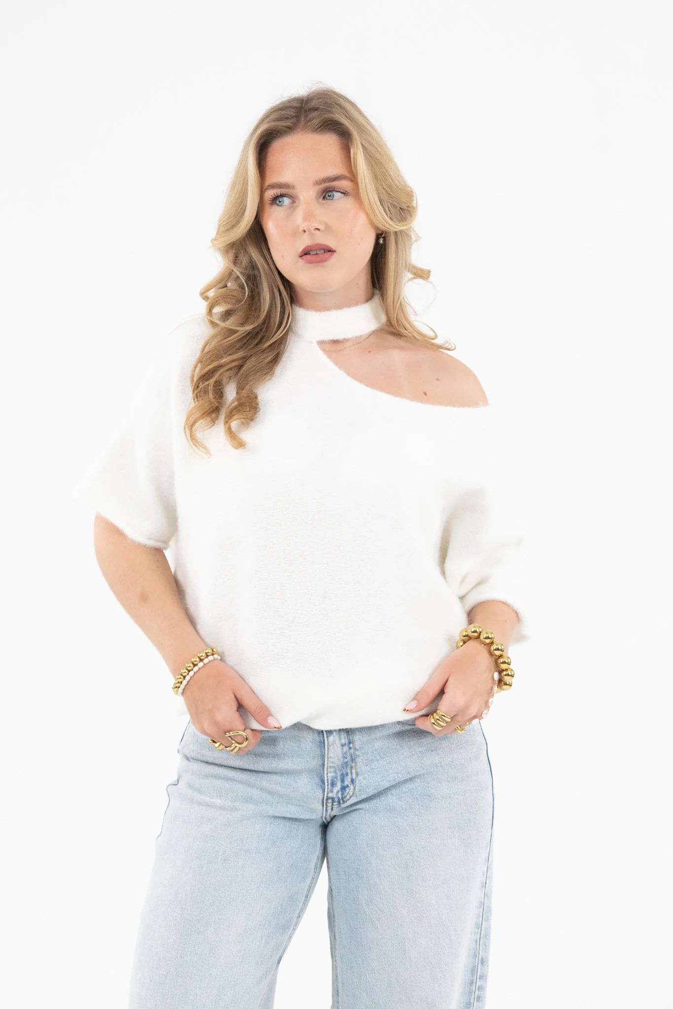 Cut Out Shoulder Knit - Image 27