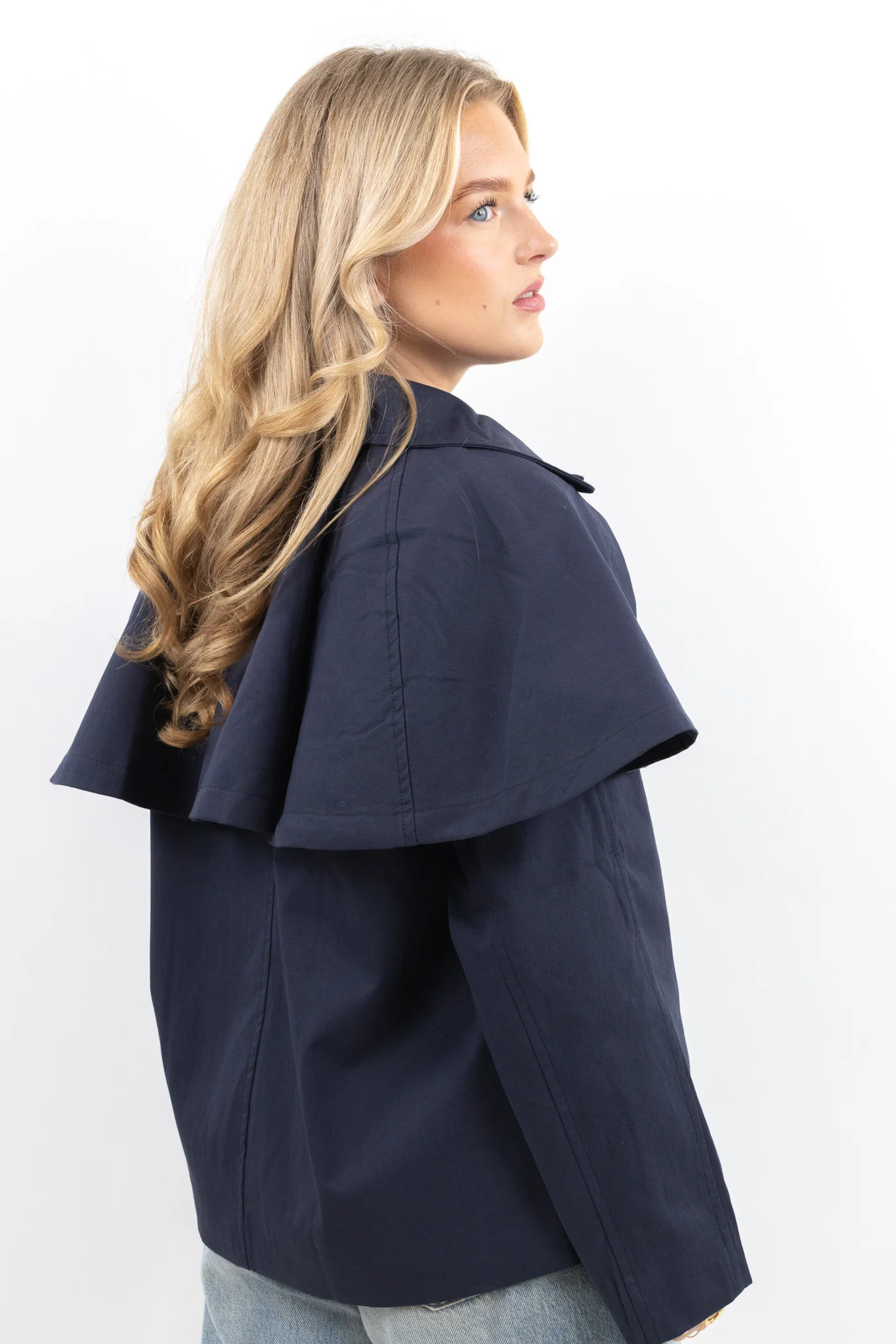 Elegant Cape Trench - Image 2