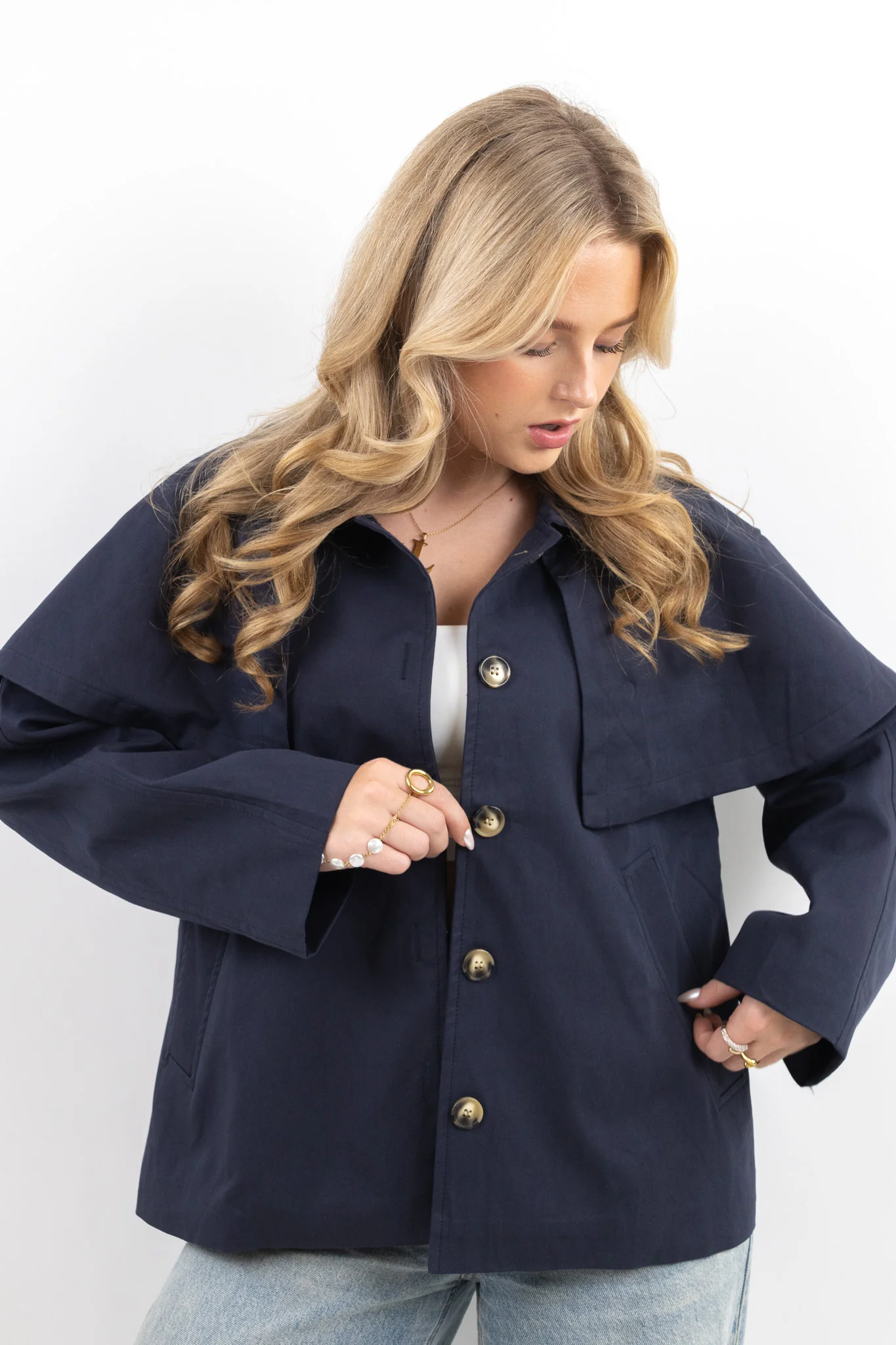 Elegant Cape Trench - Image 4