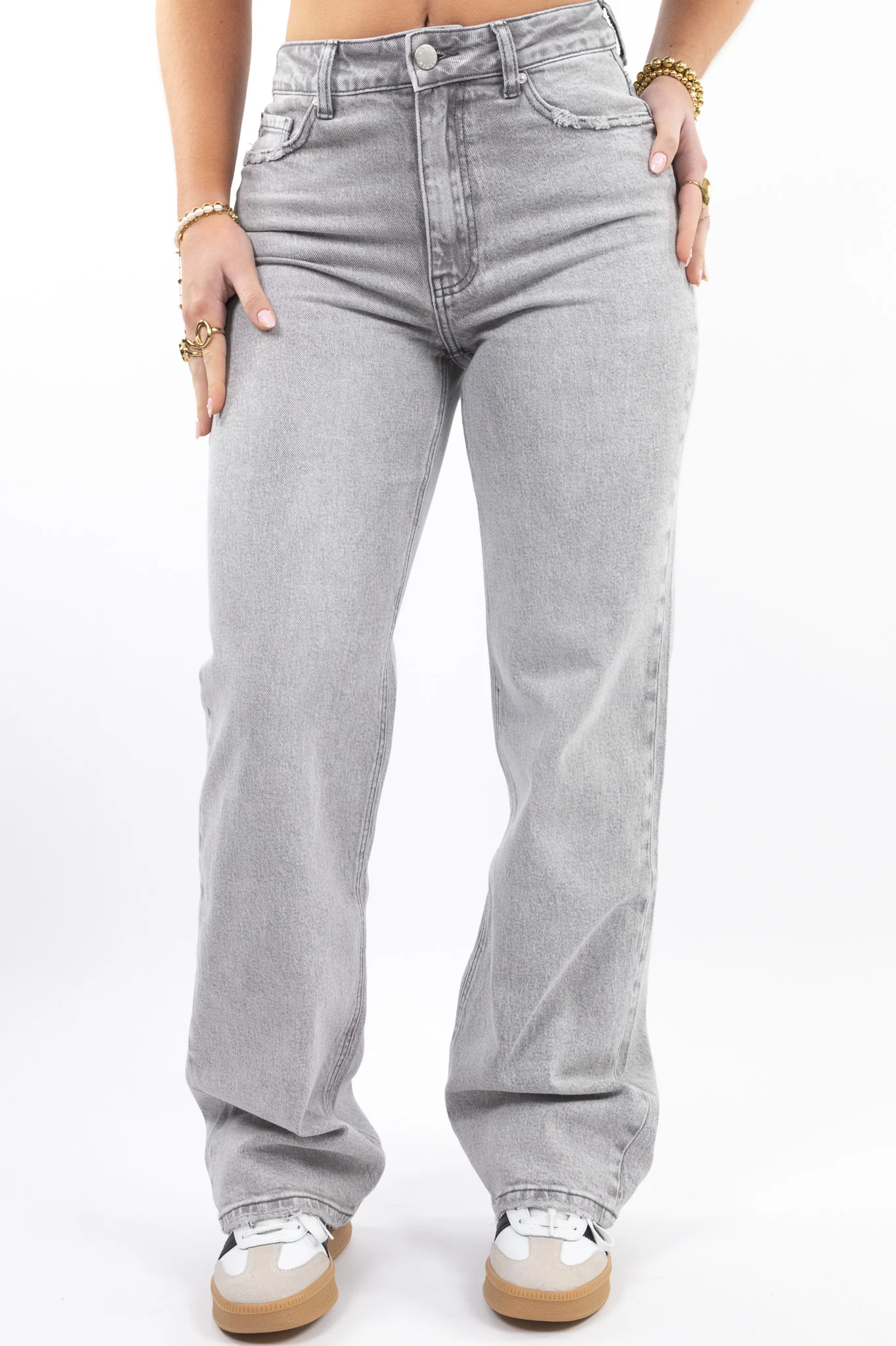 The Essential Wide Leg Jeans - Image 10