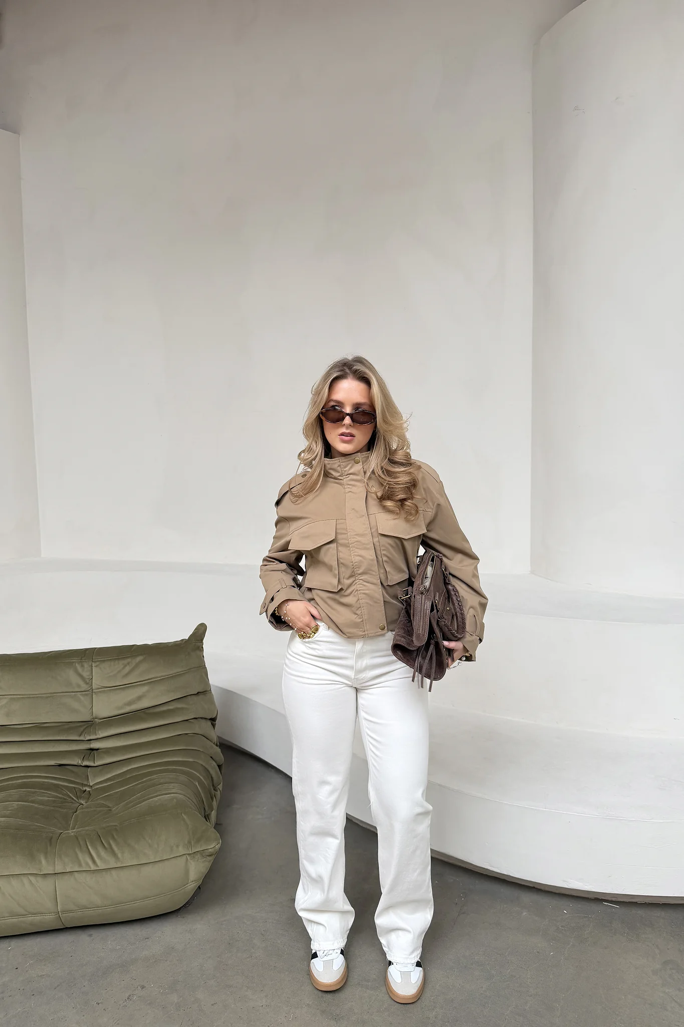 The Essential Wide Leg Jeans - Image 12