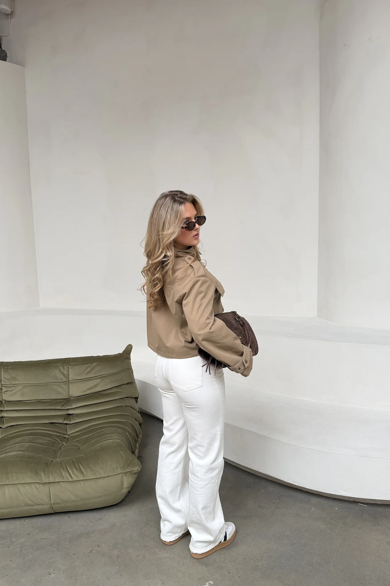 The Essential Wide Leg Jeans - Image 13
