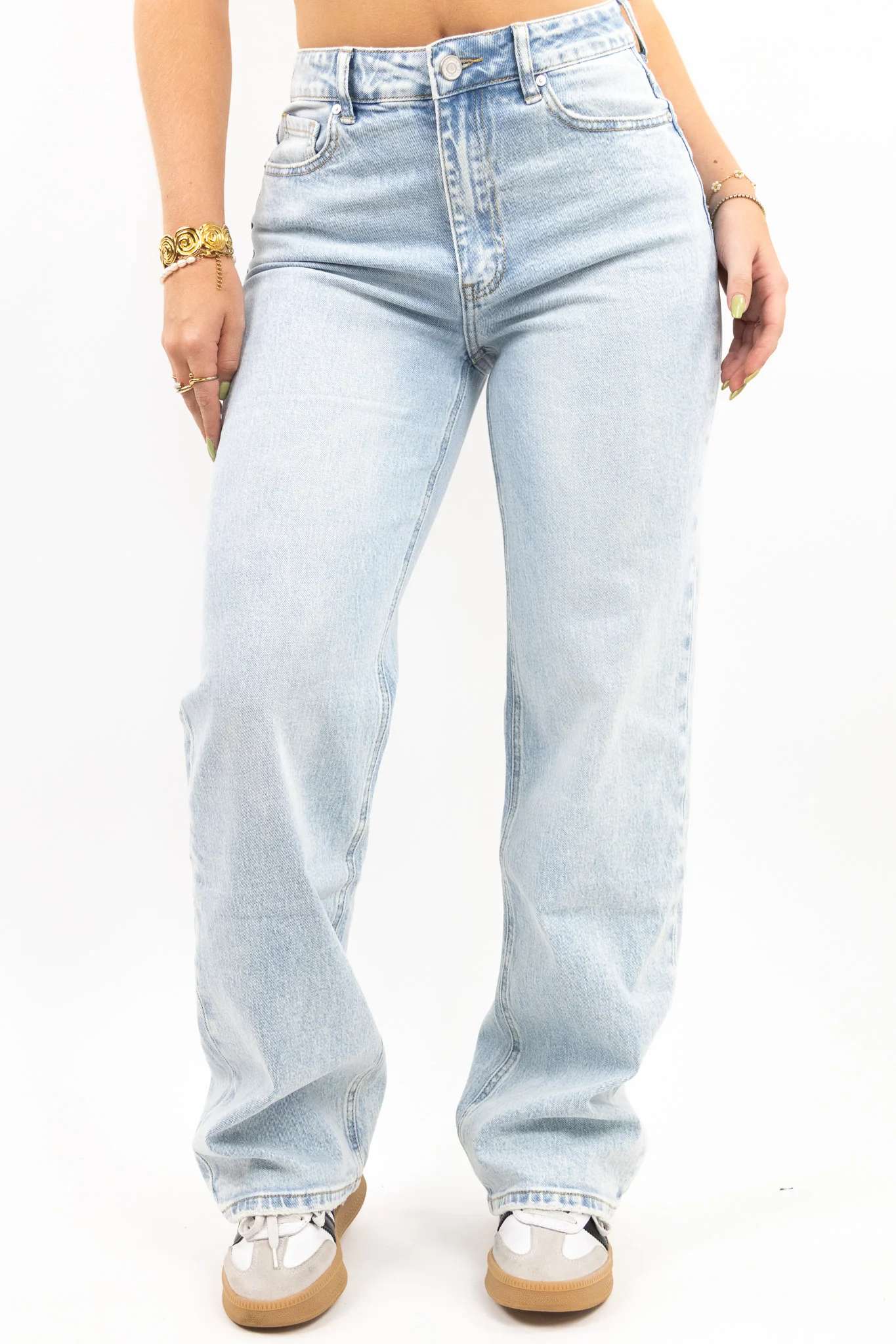 The Essential Wide Leg Jeans - Image 18