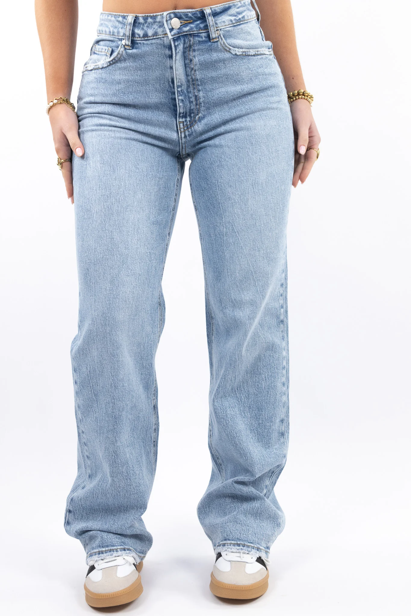 The Essential Wide Leg Jeans - Image 5
