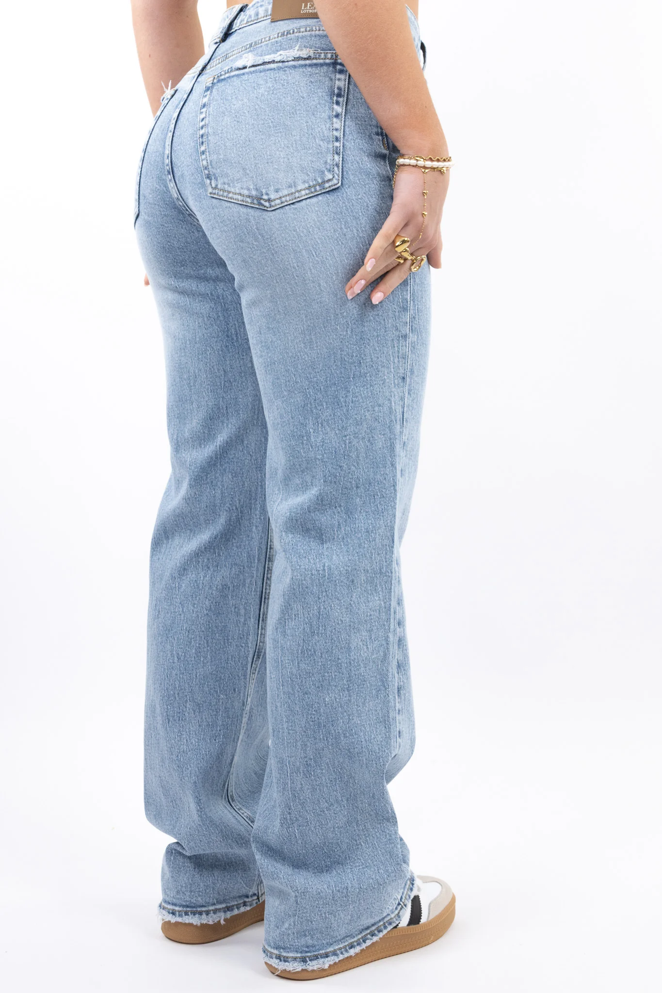 The Essential Wide Leg Jeans - Image 6