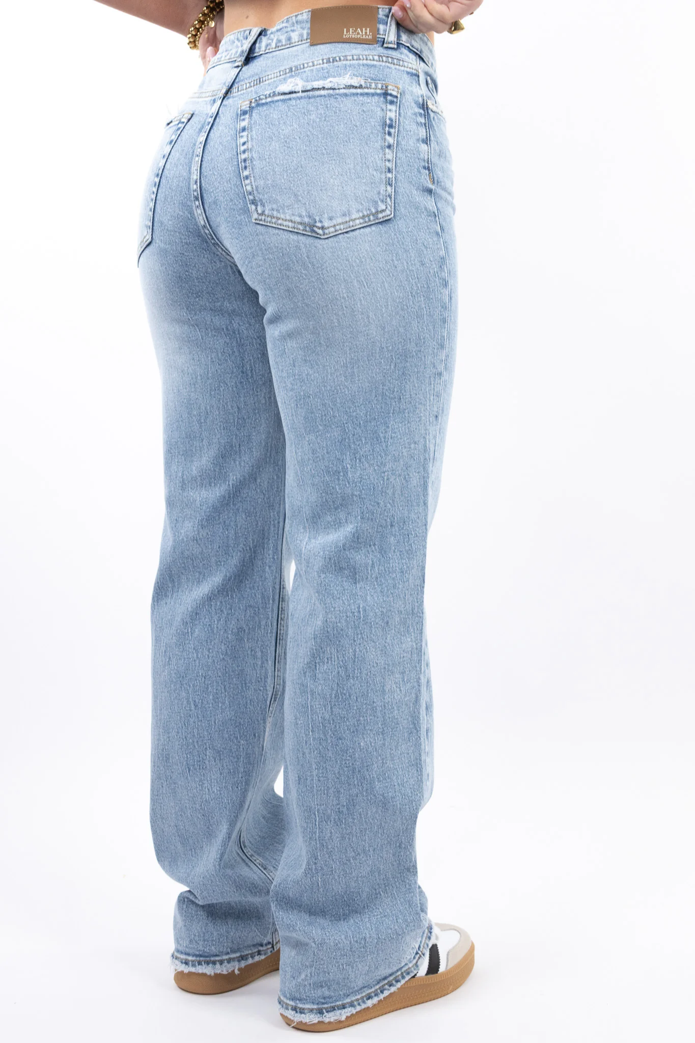 The Essential Wide Leg Jeans - Image 7